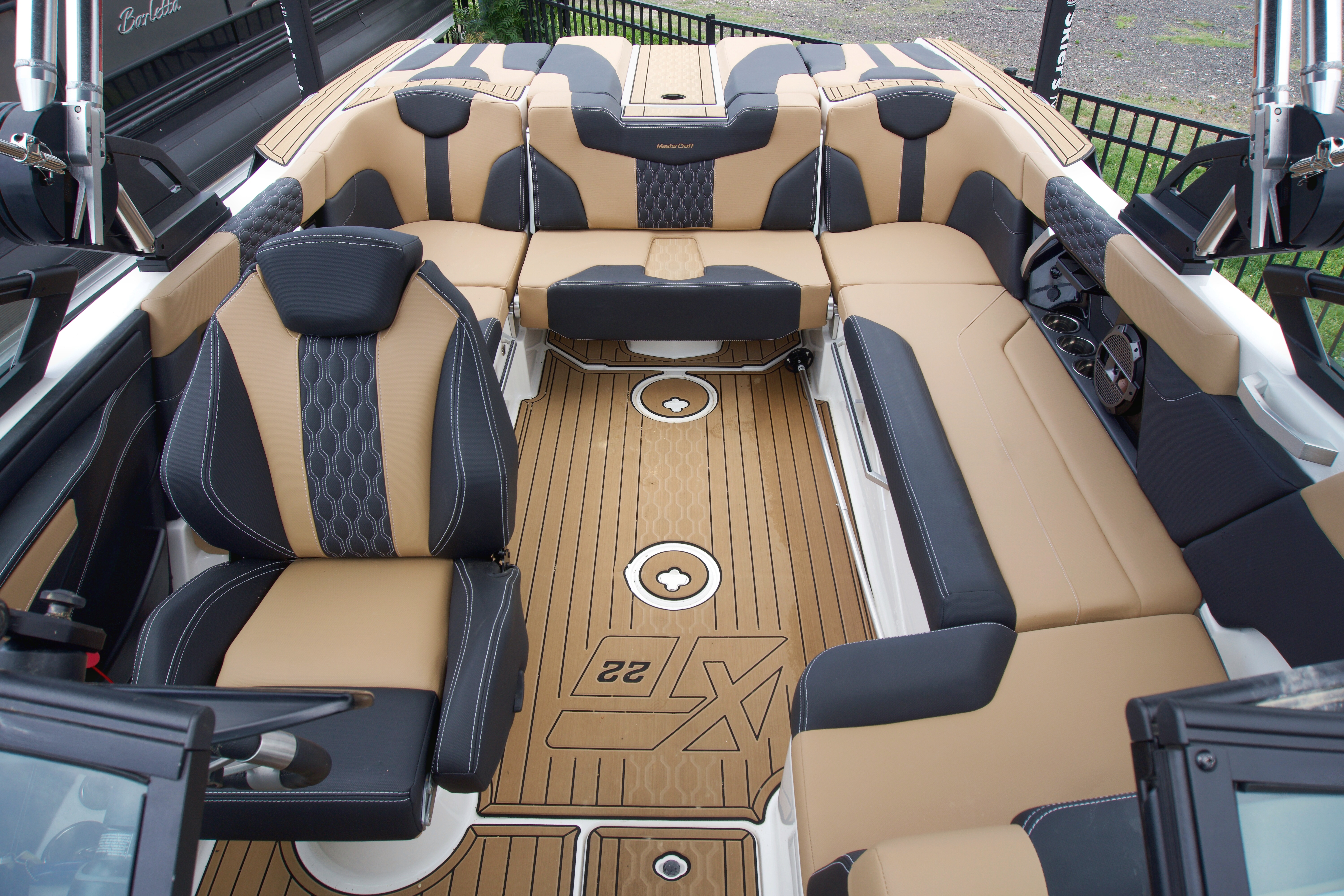 2022 MasterCraft XT22 [11] 1C23031